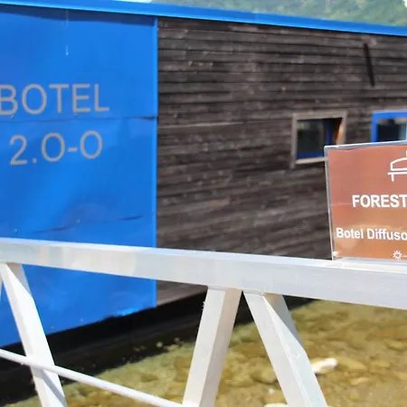 Diffuso Dei Laghi Hotel en barco *